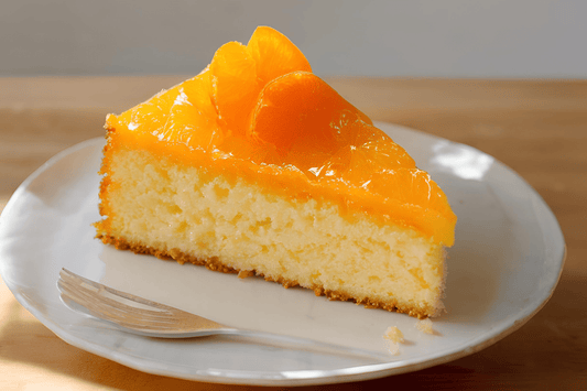 Fugtig mandarin orange solskin kage med pisket ananas topping