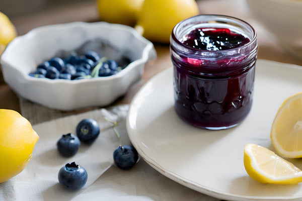 Hjemmelavet blåbærsyltetøj med et strejf af citron