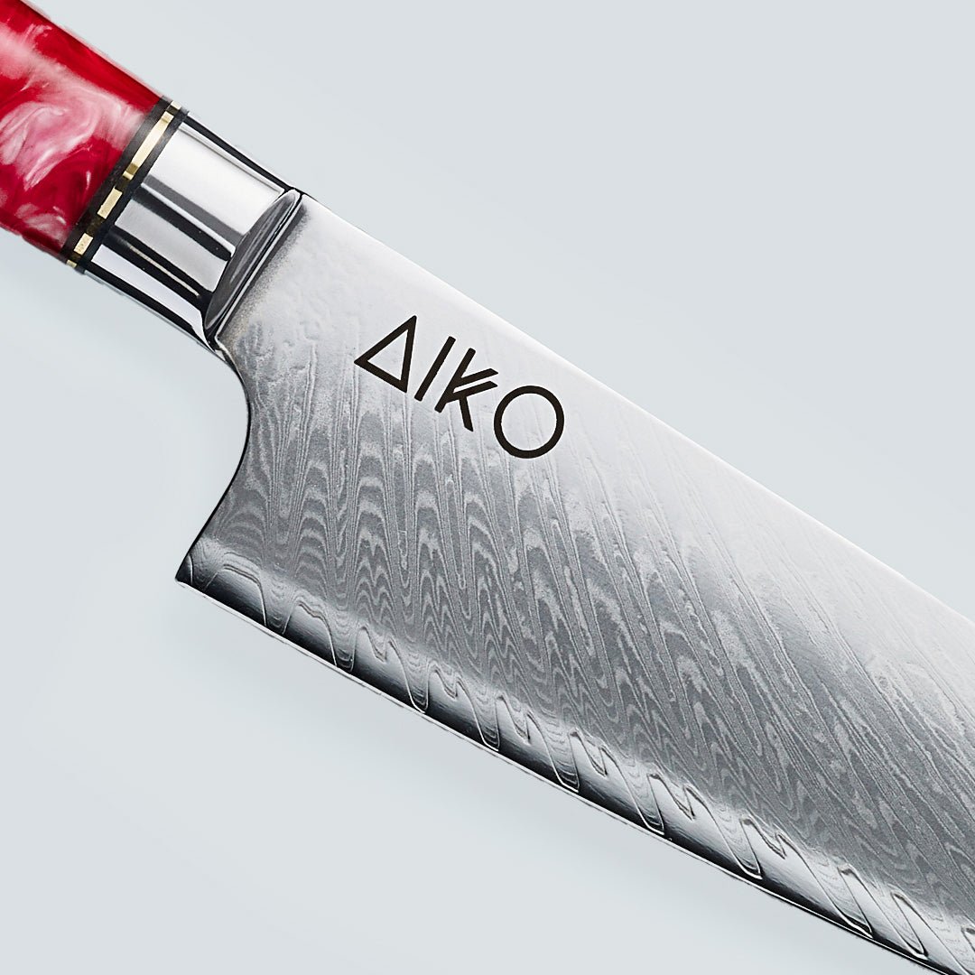 Aiko rød (あいこ, アイコ) Damaskus stålkniv med farvet rødt harpikshåndtag